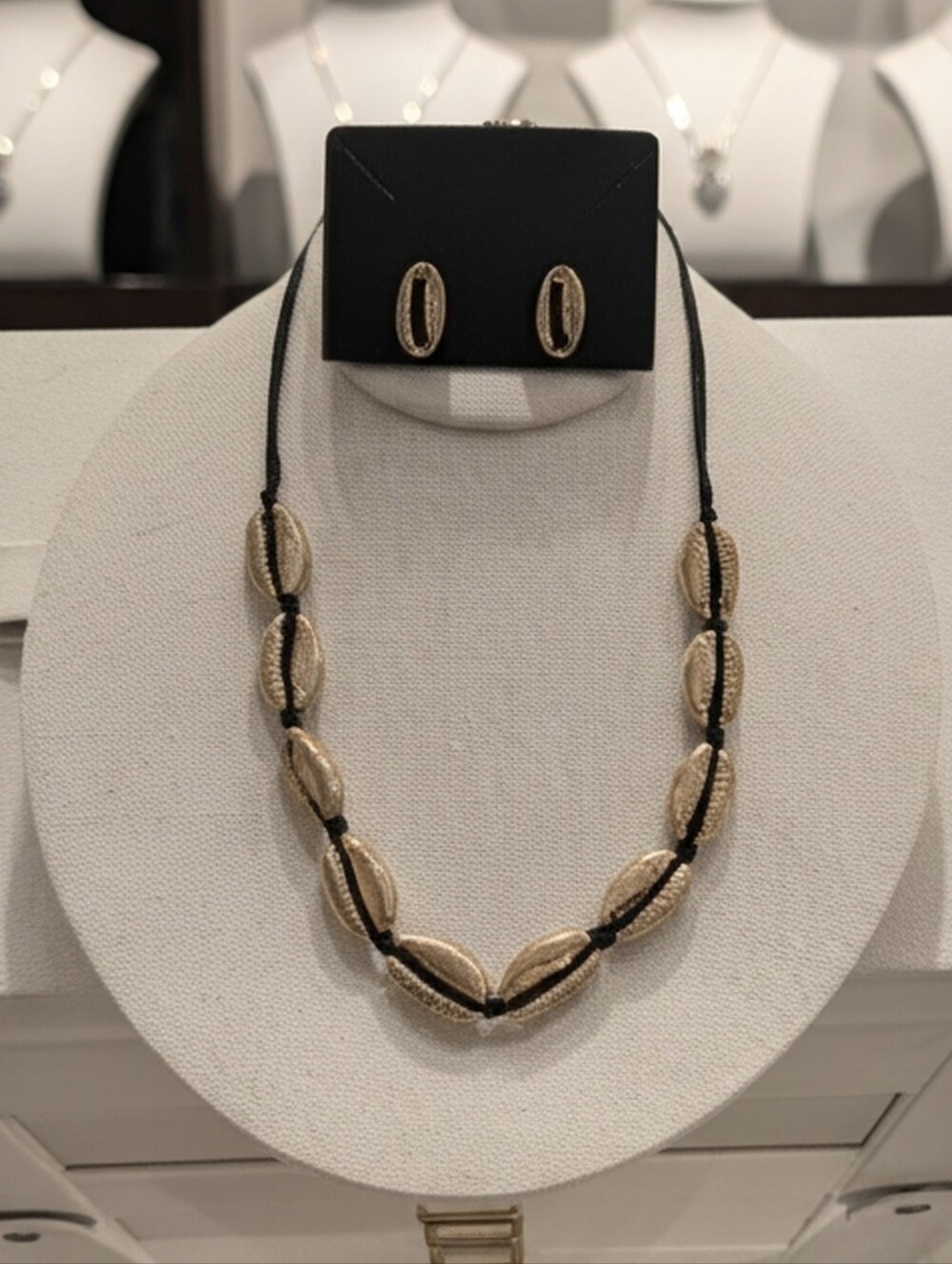 Black & Gold Cowrie Necklace Set